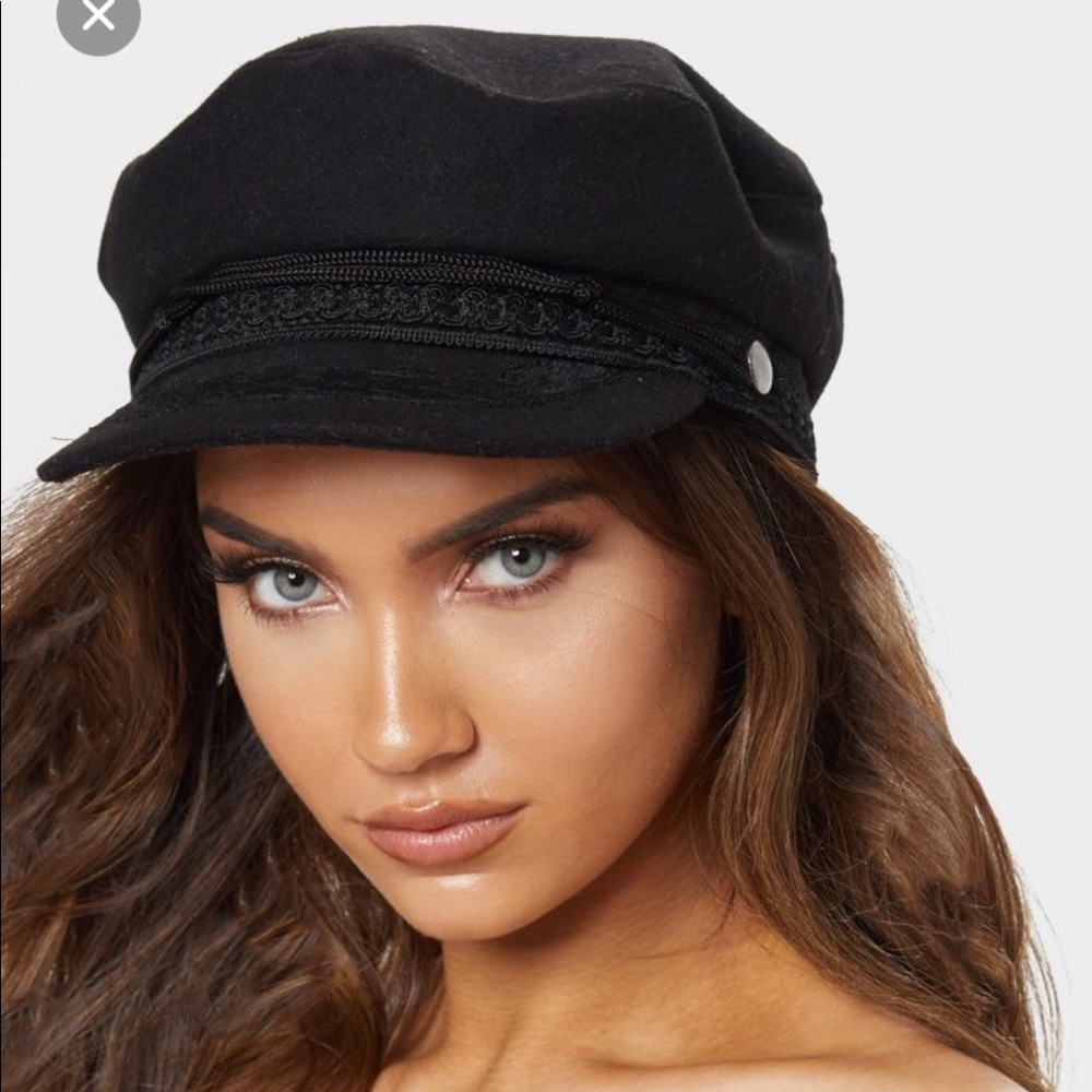 PrettyLittleThing black flat top baker boy hat